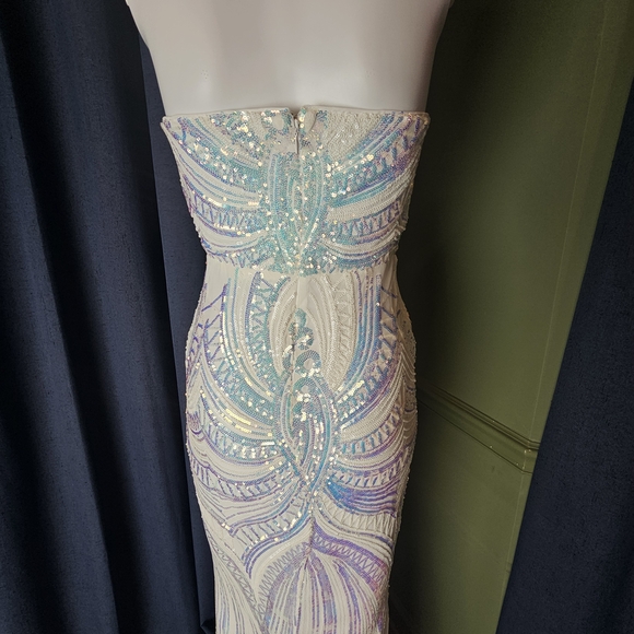 NWT - Stunning White Strapless Mermaid Dress with Iridescent Sequins - XS - Picture 10 of 15
